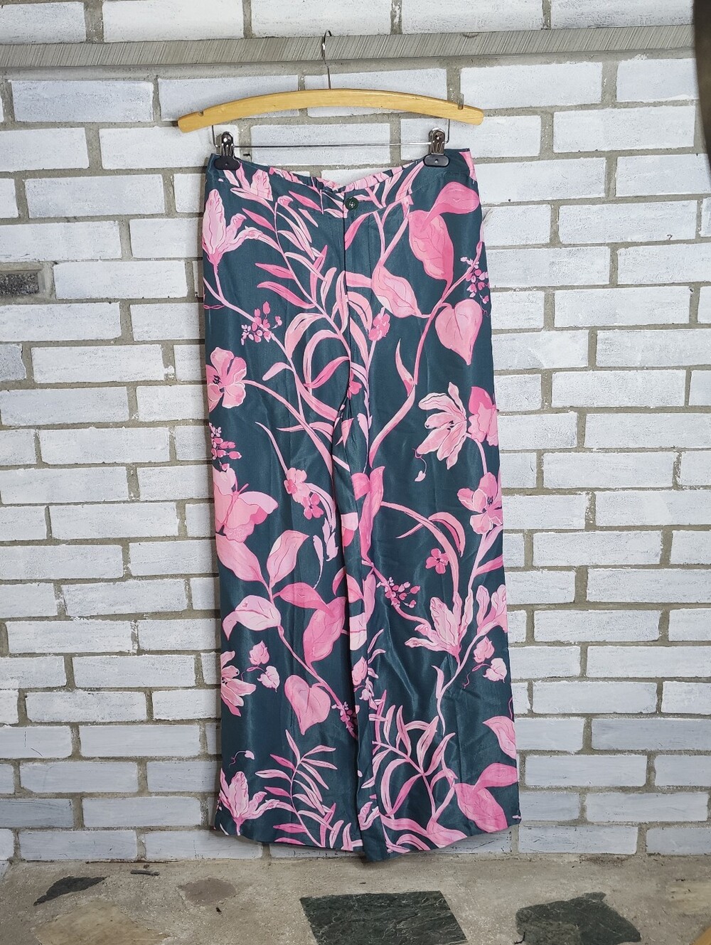 • Anthropologie Breezy Wide Leg Pants NWOT Green Pink Tropical Floral Satin Sz 8
